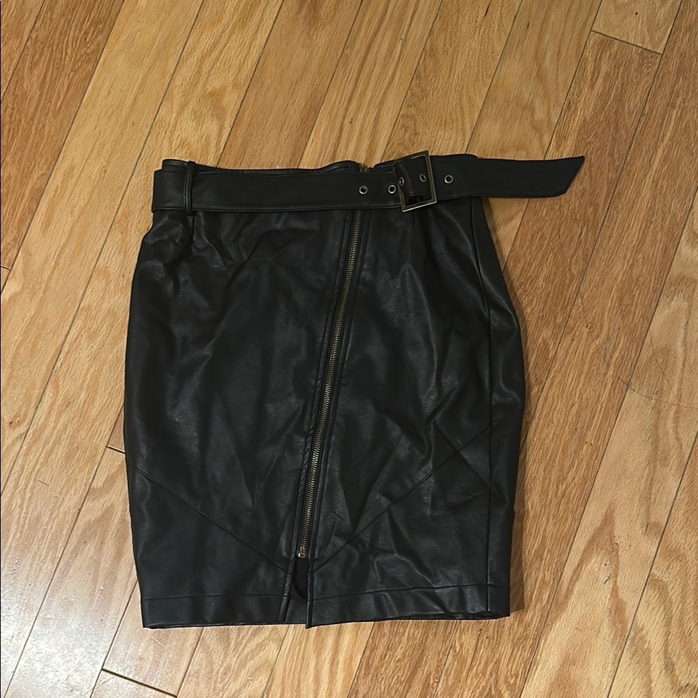 Venus Black Leather Skirt with Belt - Size 4